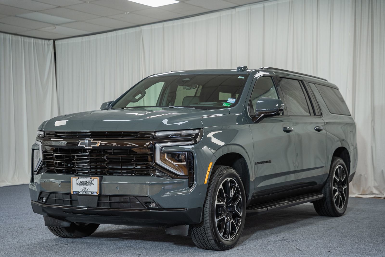 Used 2025 Chevrolet Suburban RST w/ Advanced Technology Package image 3