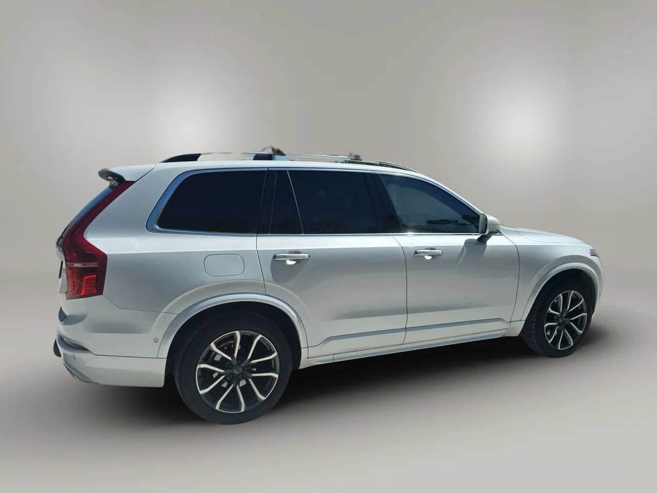 Used 2017 Volvo XC90 T6 Momentum w/ Vision Package AWD/4WD image 8
