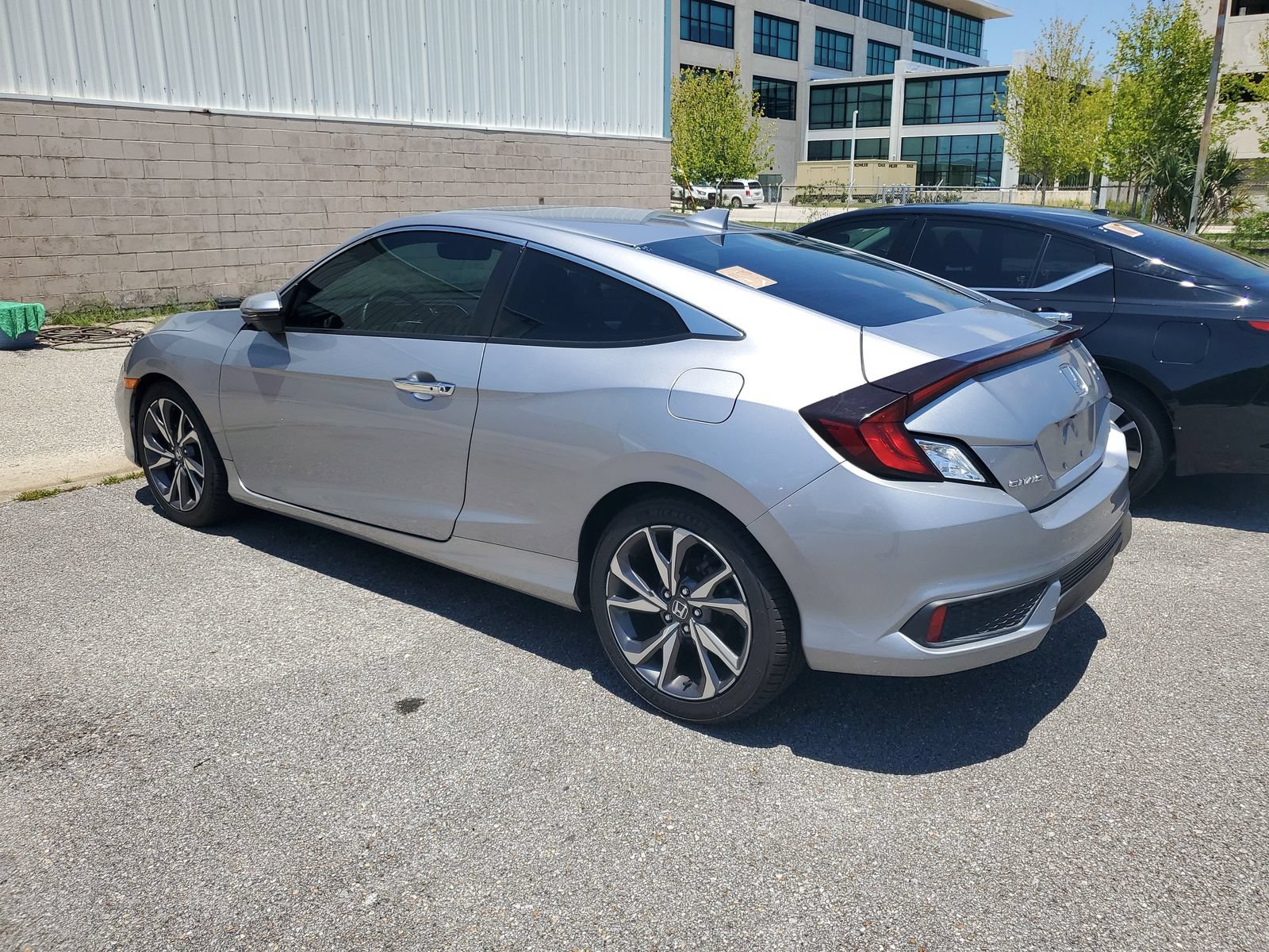 Used 2019 Honda Civic Touring image 3