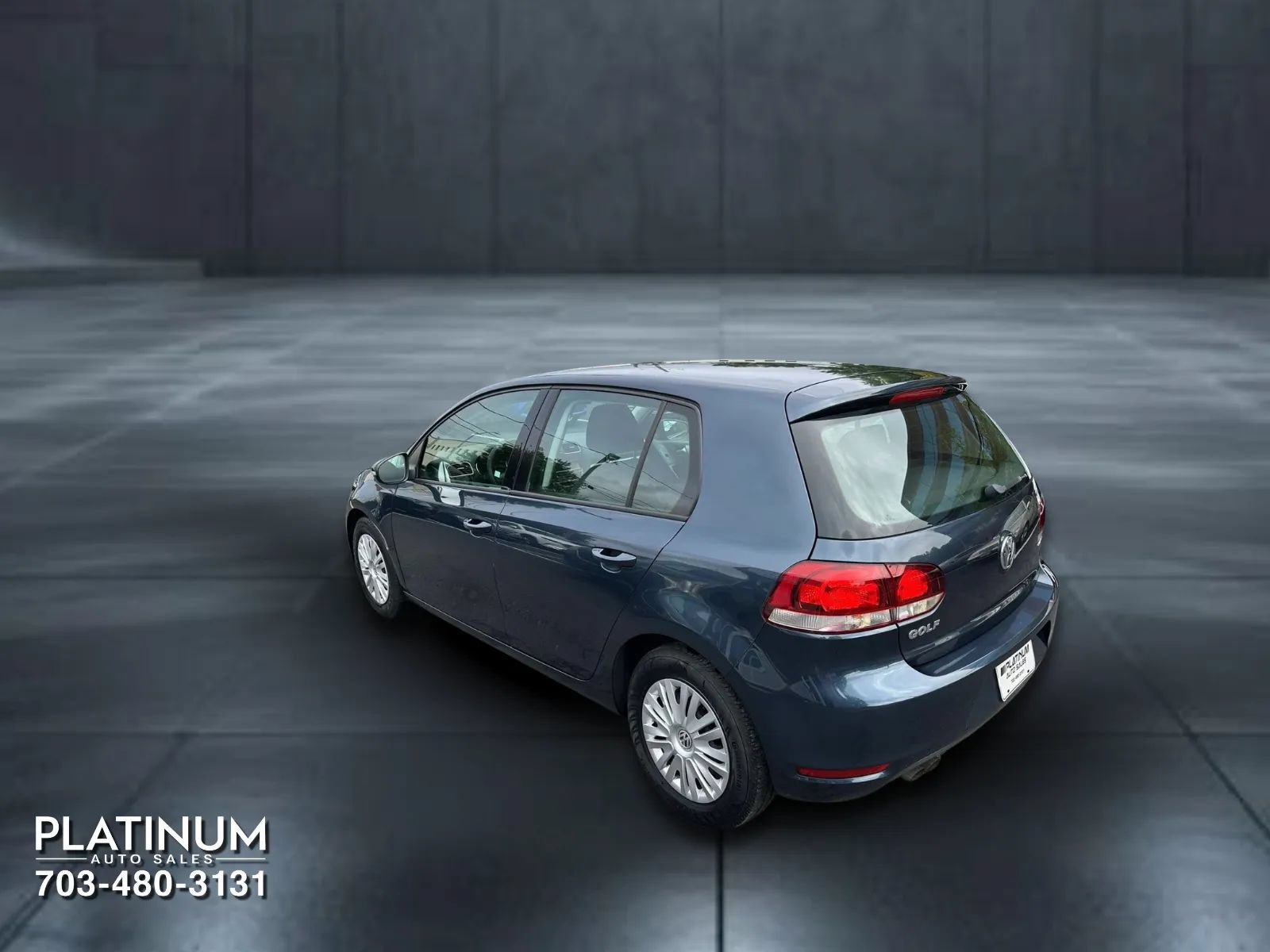 Used 2013 Volkswagen Golf 4-Door FWD image 8