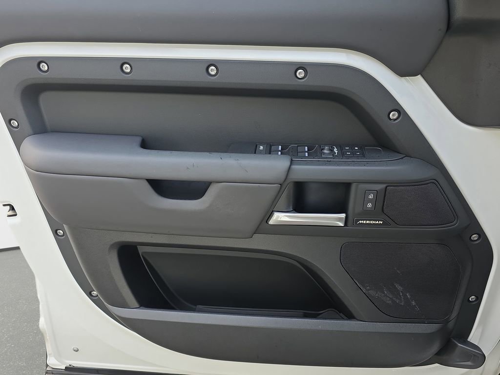 Used 2025 Land Rover Defender 110 S image 27