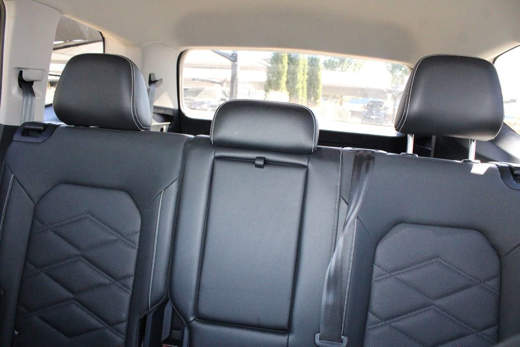 Used 2025 Volkswagen Atlas SE AWD/4WD image 46