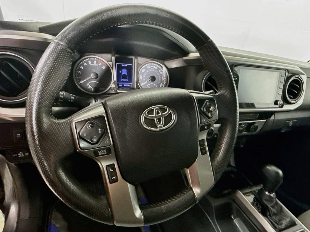 Certified 2021 Toyota Tacoma SR5 AWD/4WD image 11