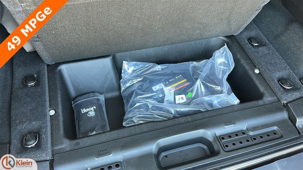 Used 2025 Jeep Wrangler Sahara image 30