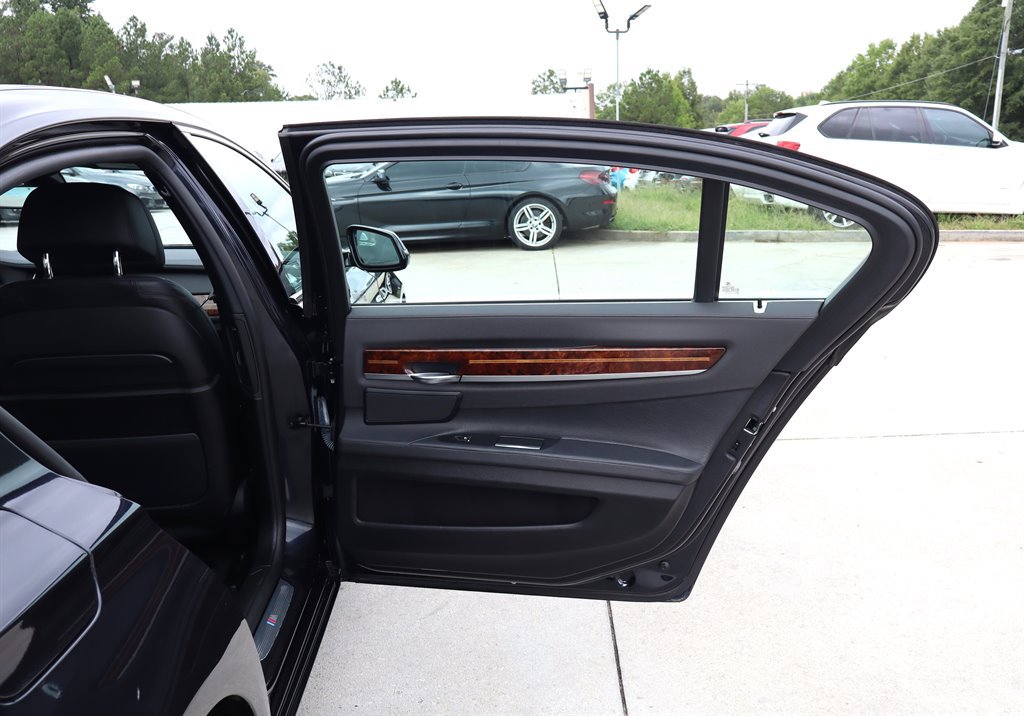 Used 2015 BMW 740Li xDrive AWD/4WD image 42