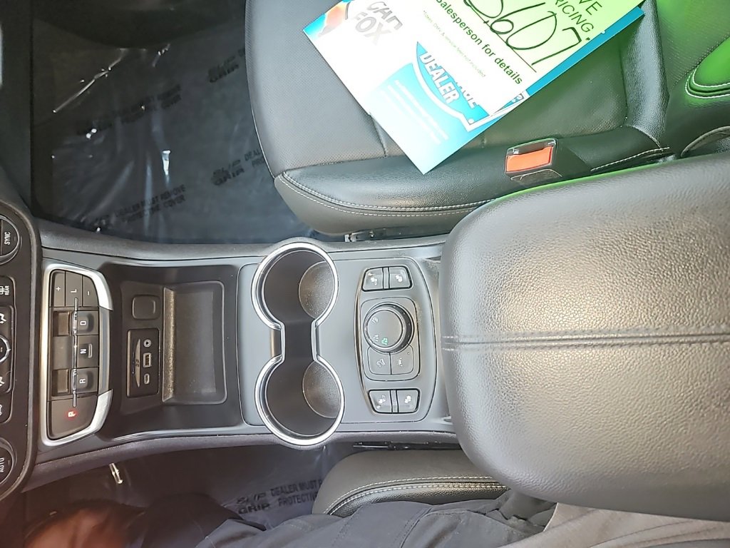 Used 2024 GMC Terrain SLT image 20