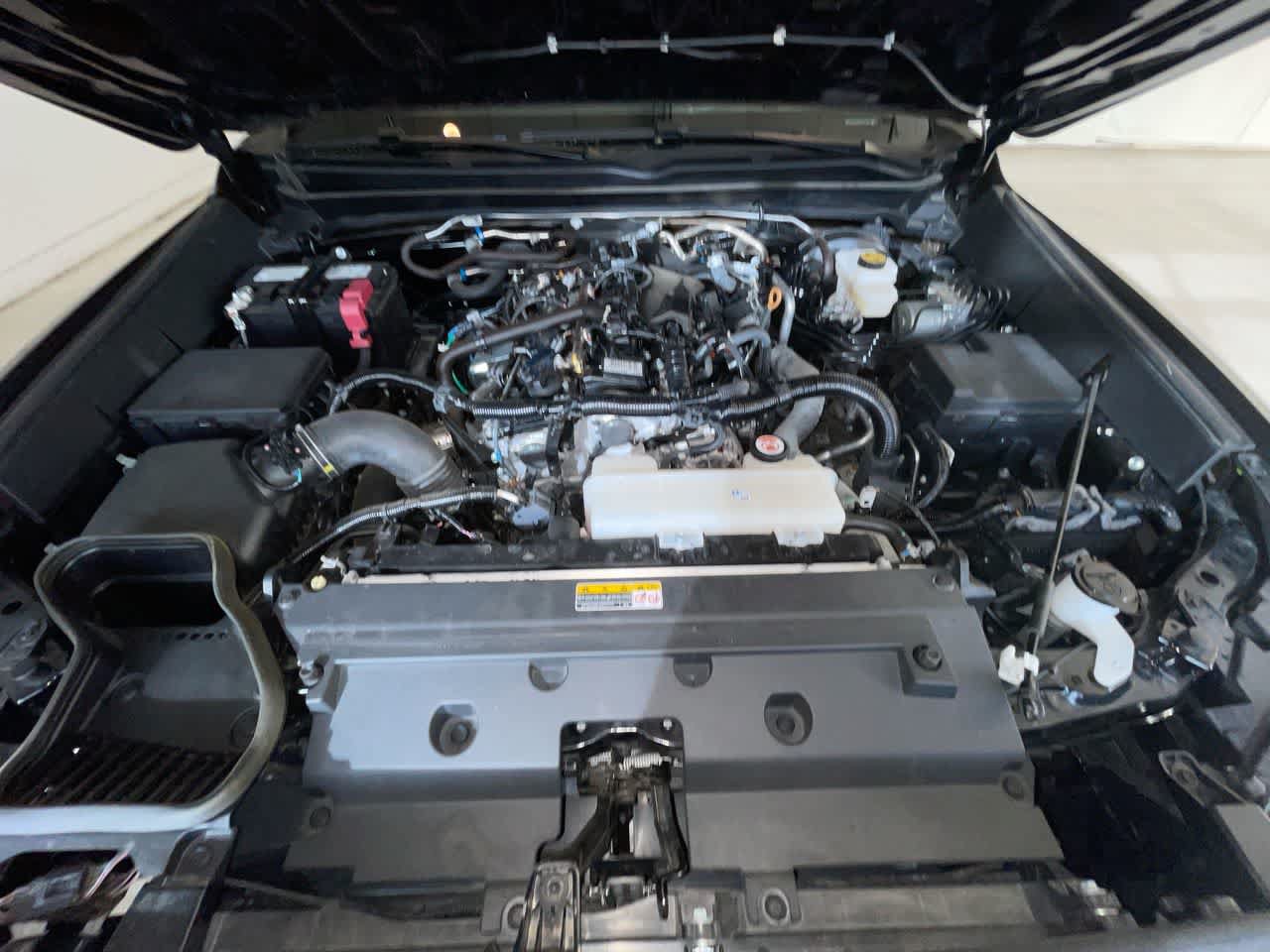Used 2024 Toyota Tacoma SR5 AWD/4WD image 25
