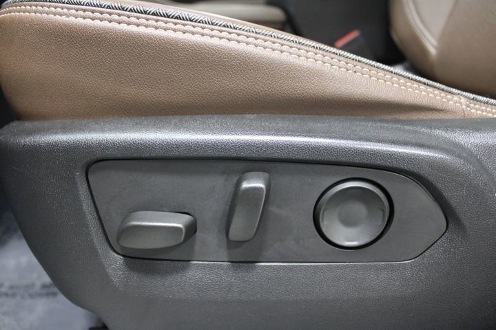 Used 2023 Chevrolet Suburban High Country image 22