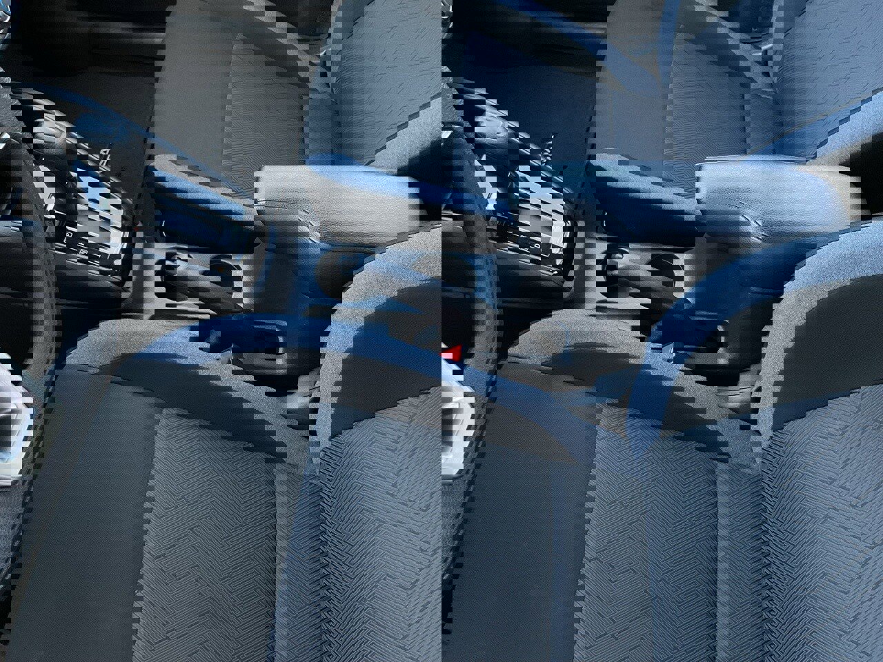 Used 2025 Nissan Versa SV image 32