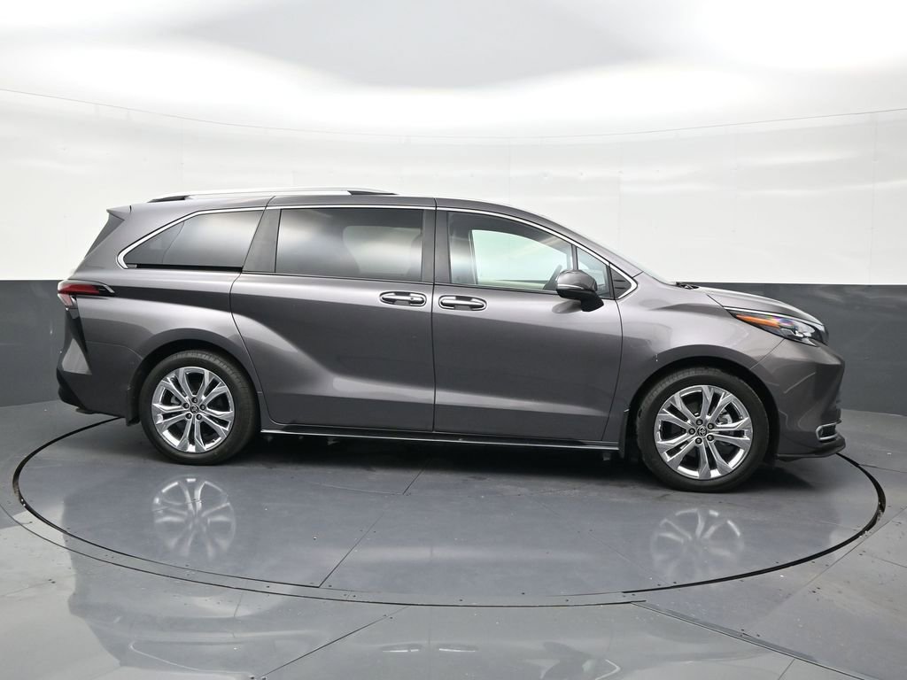 Used 2024 Toyota Sienna Platinum image 6