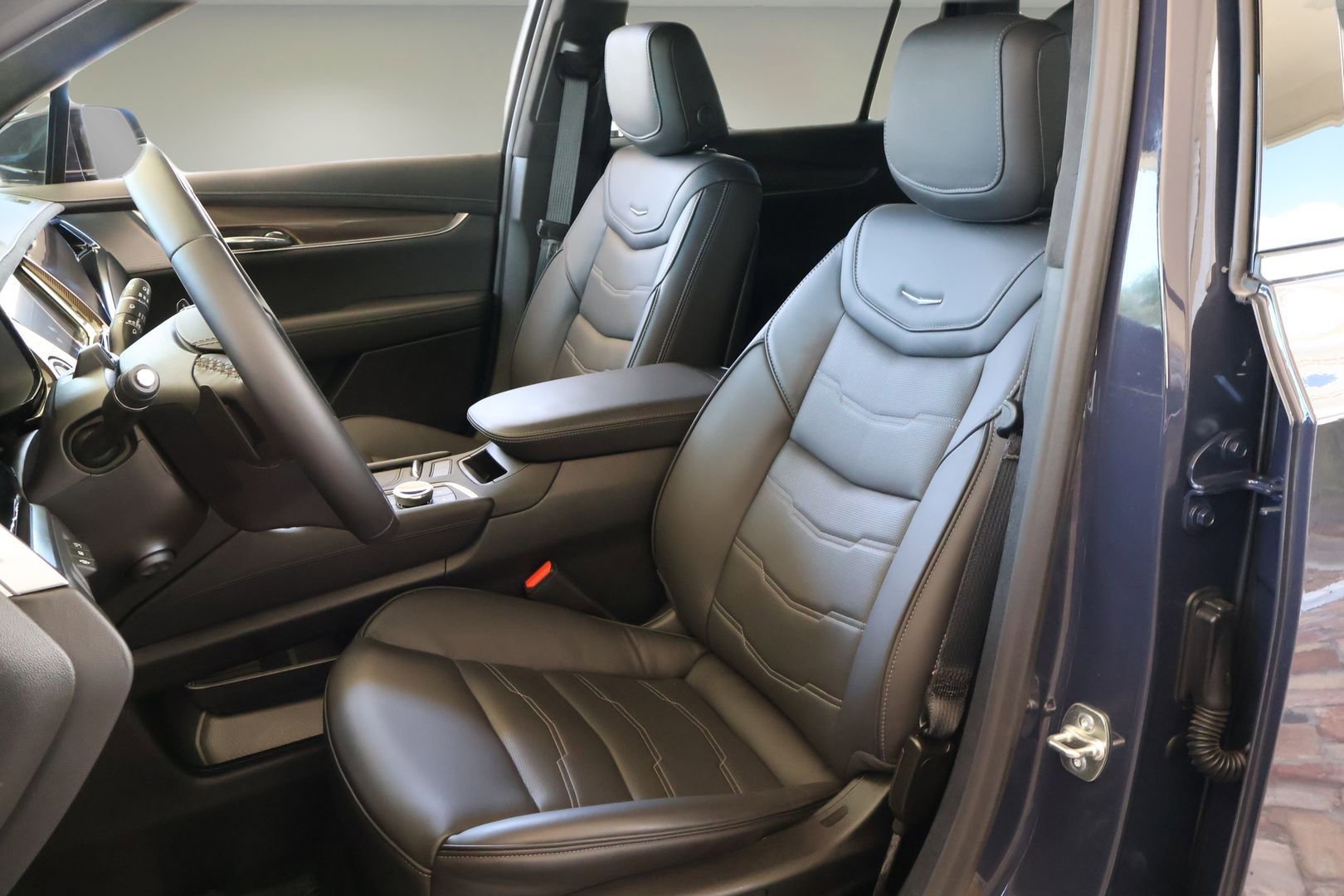 Certified 2025 Cadillac XT6 Premium Luxury w/ Platinum Package image 12