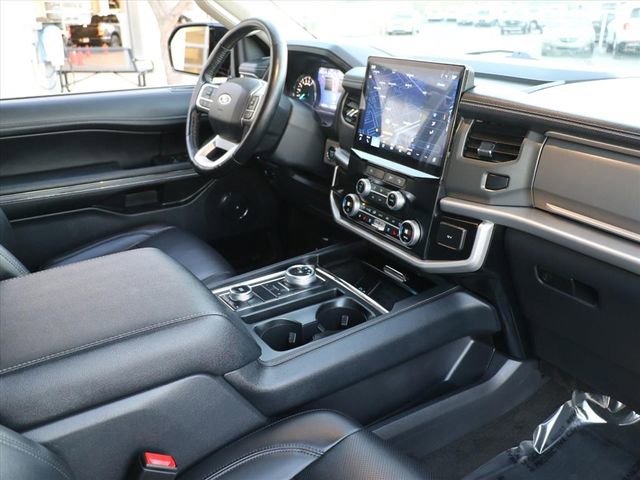 Used 2024 Ford Expedition XLT image 12