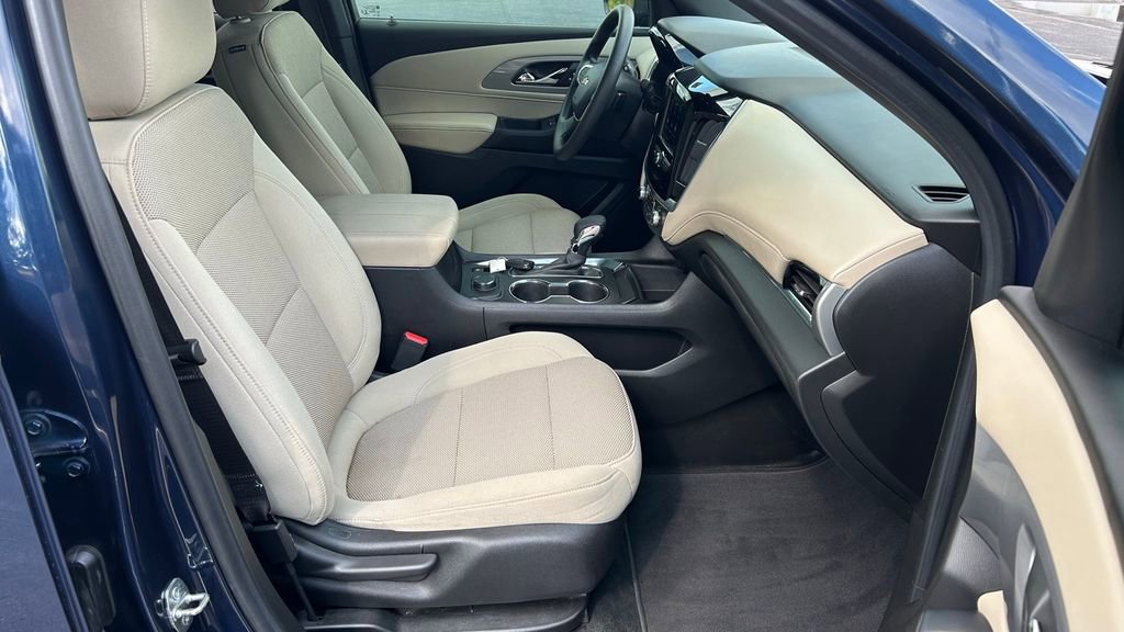 Used 2022 Chevrolet Traverse LS image 11