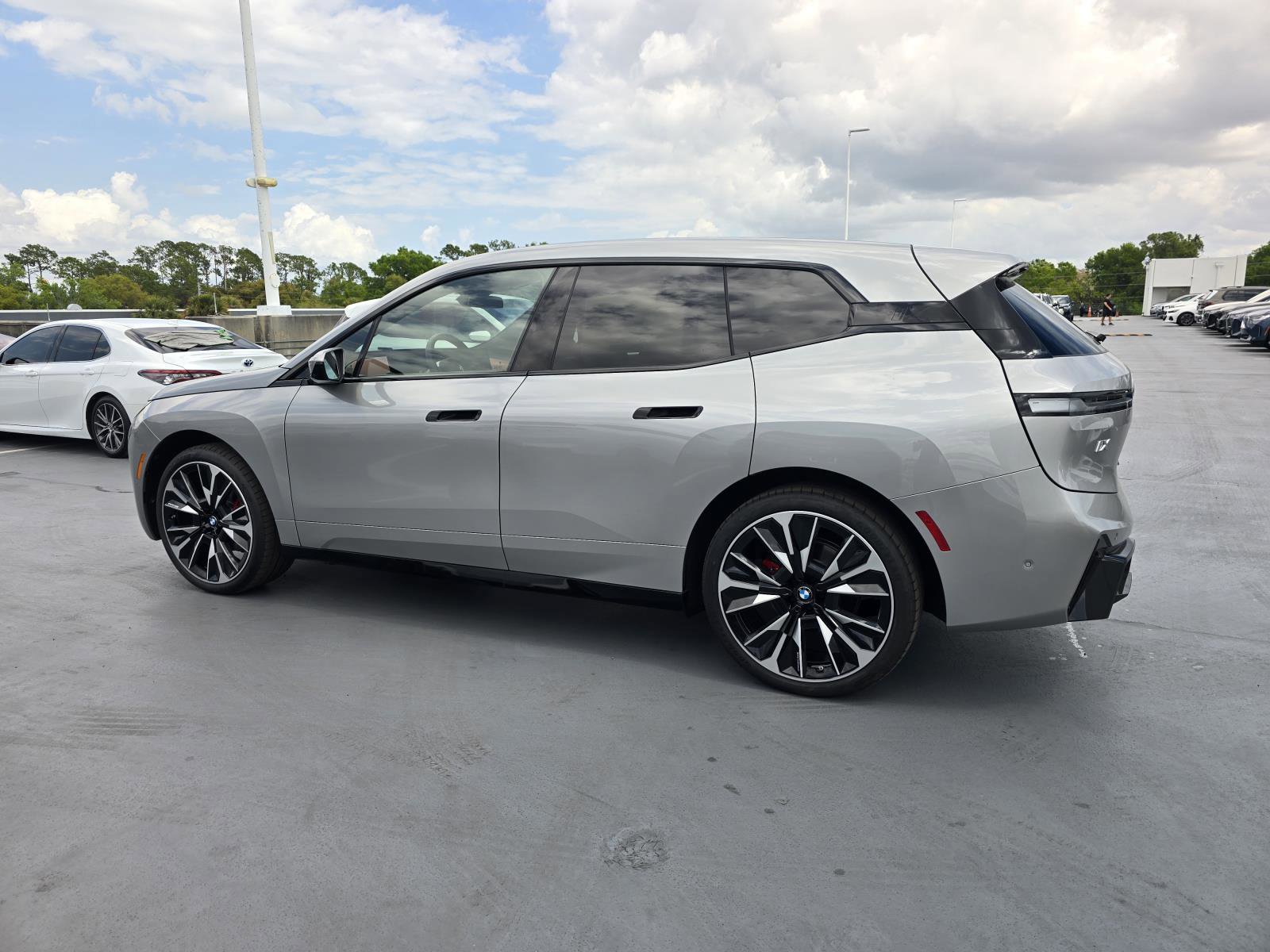 New 2026 BMW iX xDrive60 w/ M Sport Package image 4