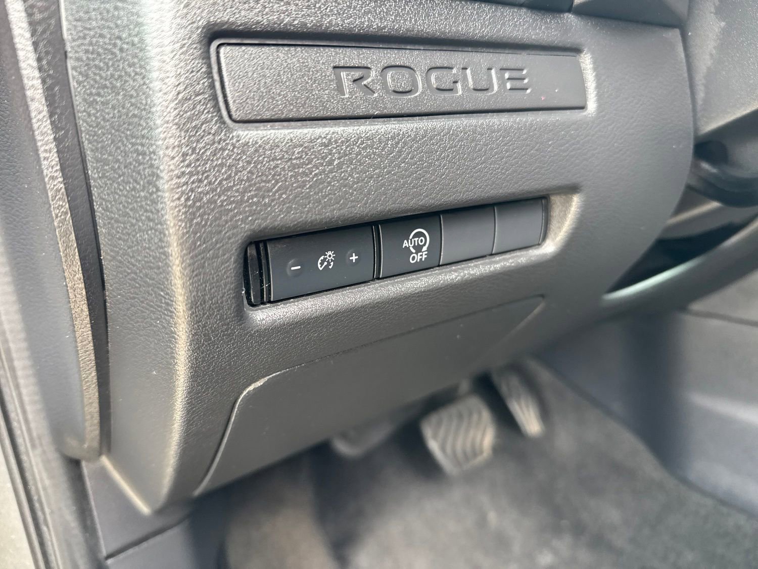 Used 2024 Nissan Rogue S AWD/4WD image 16