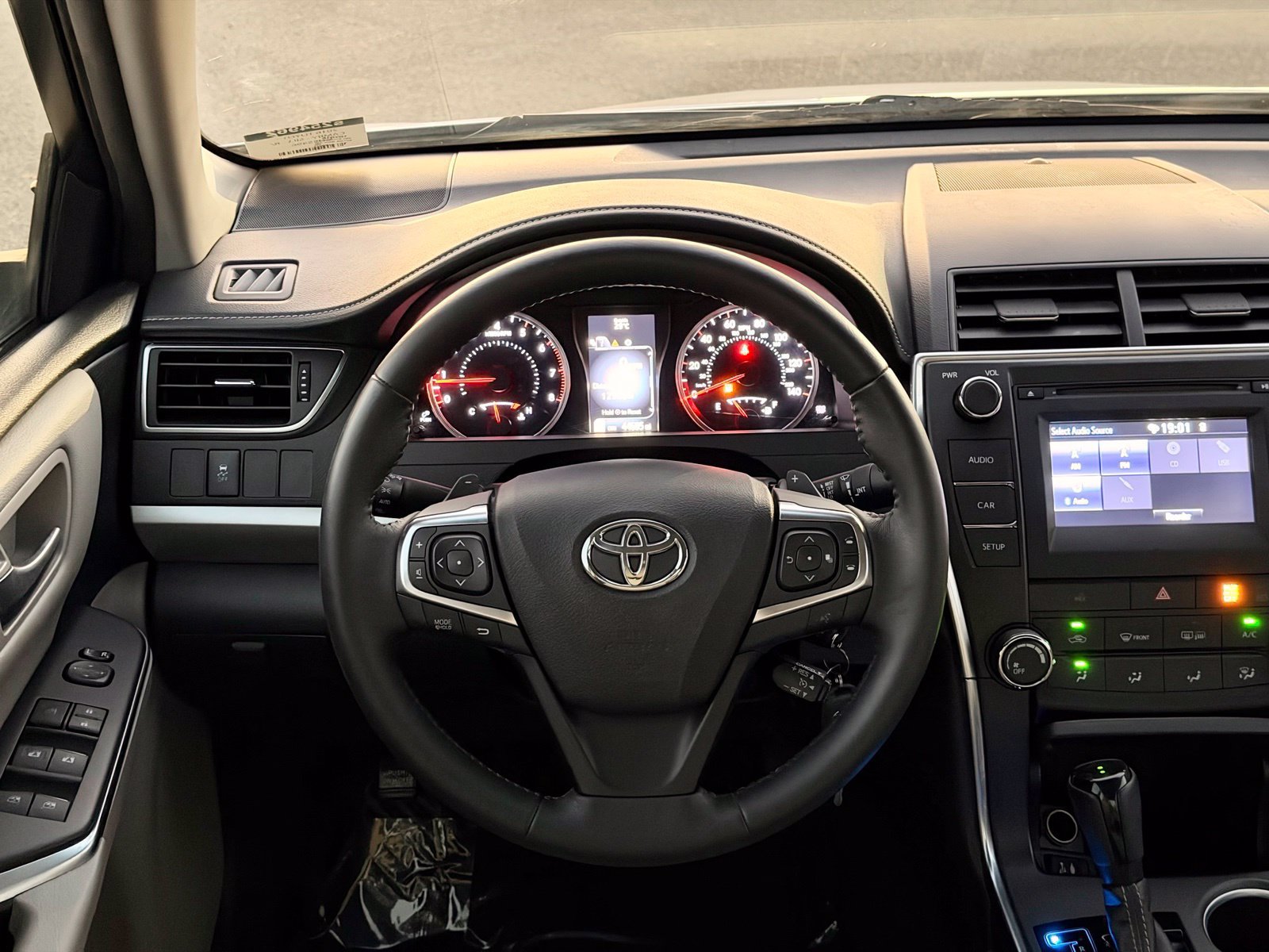 Used 2016 Toyota Camry SE FWD image 28