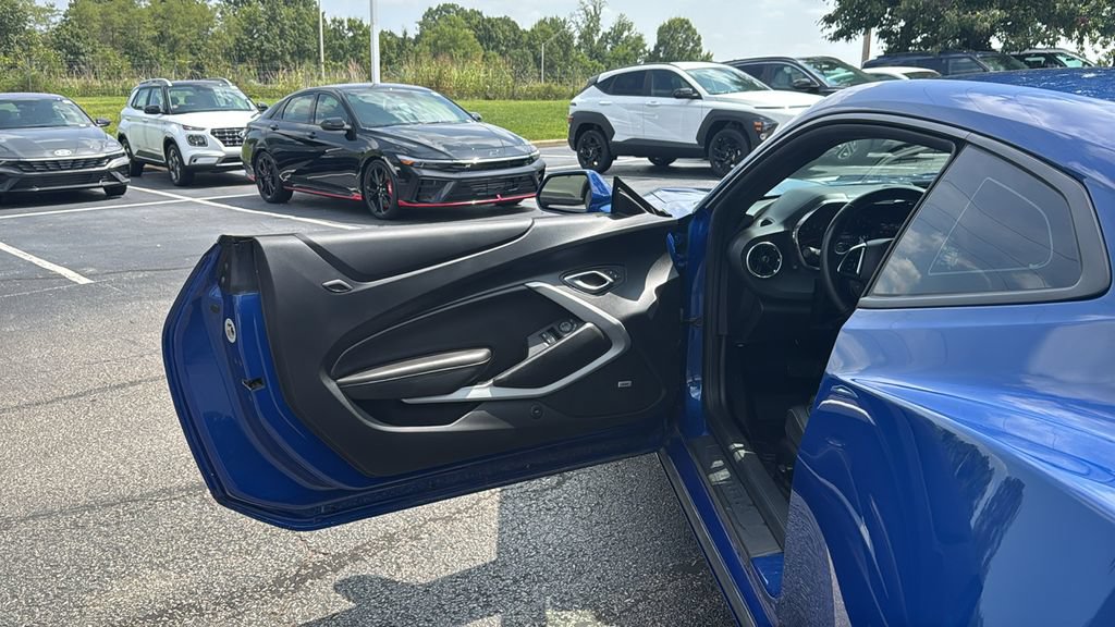 Used 2022 Chevrolet Camaro LT w/ Technology Package RWD image 17