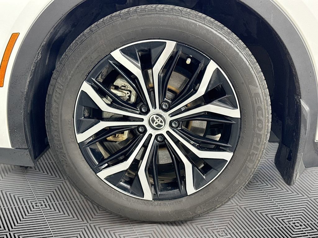 Used 2023 Toyota Crown XLE image 33