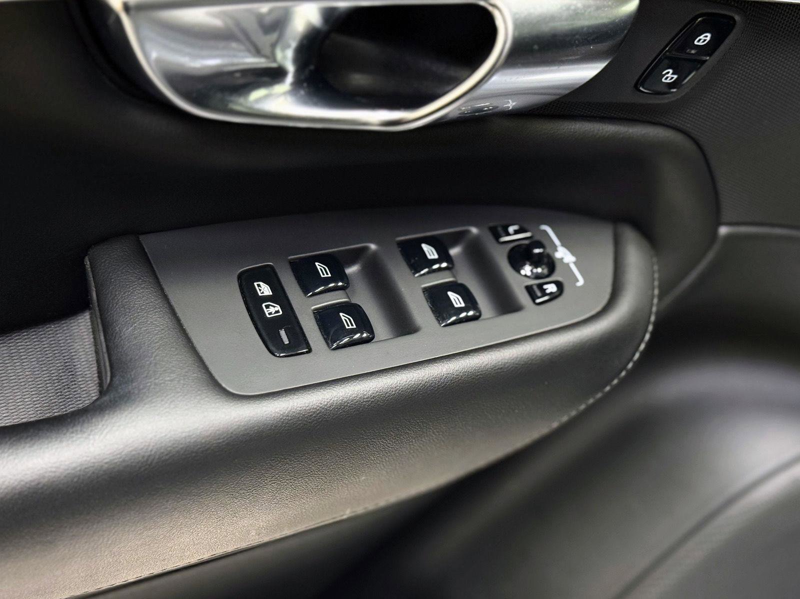 Used 2023 Volvo XC90 T8 Core w/ Climate Package image 13