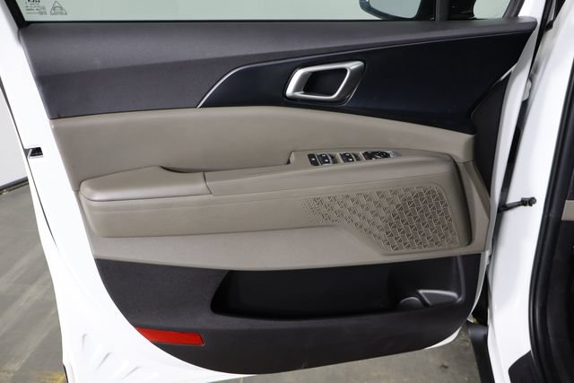 Used 2025 Kia Carnival FWD image 20