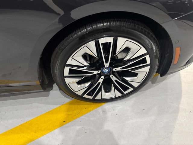 Used 2024 BMW i5 eDrive40i w/ Premium Package RWD image 28