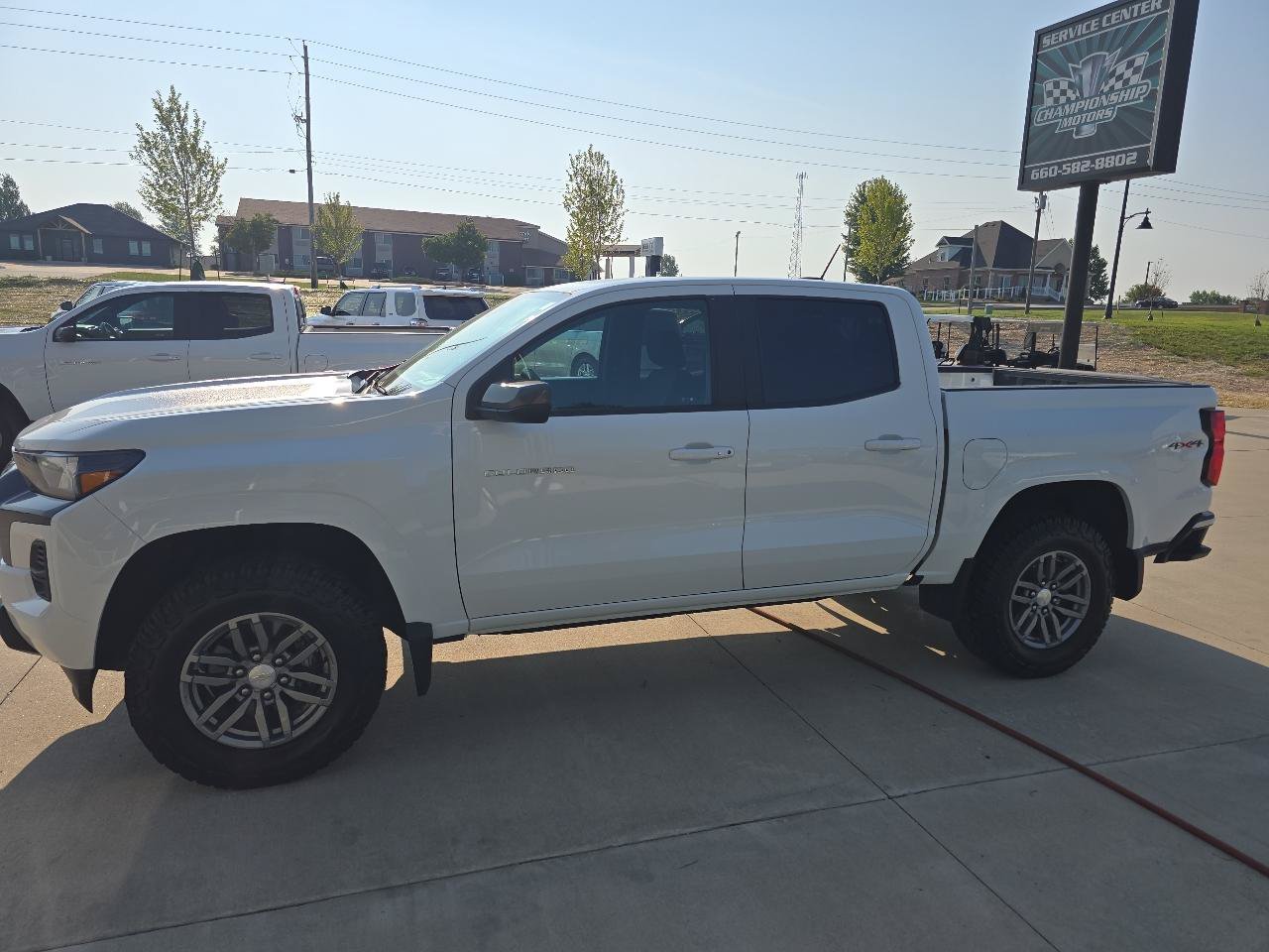 Used 2023 Chevrolet Colorado LT w/ LT Convenience Package II AWD/4WD image 2