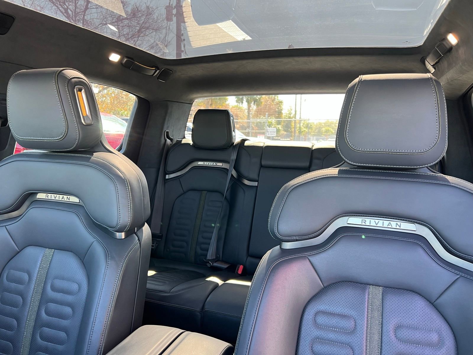 Used 2022 Rivian R1T Adventure image 28