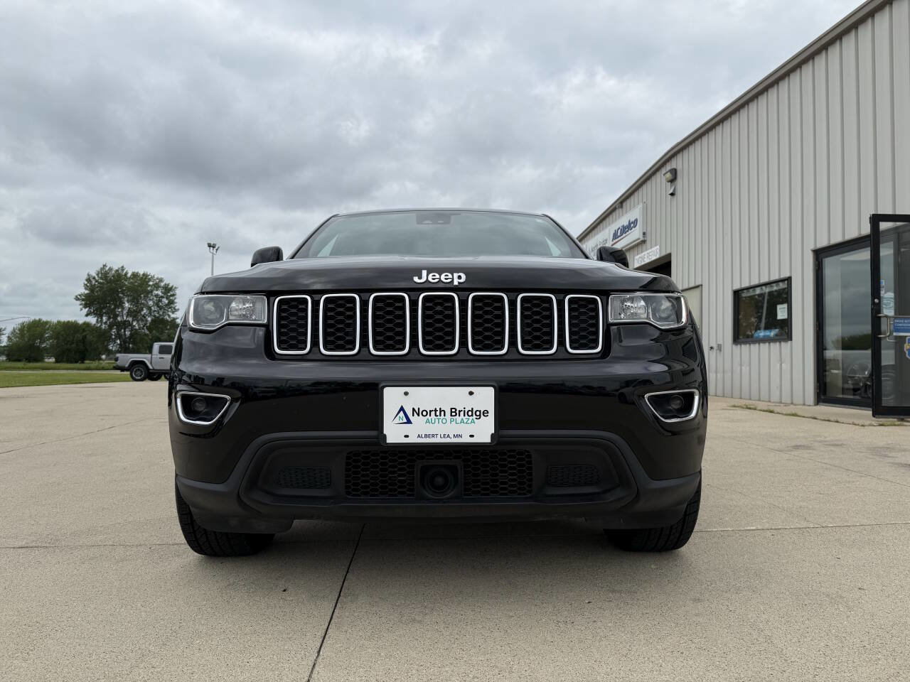 Used 2021 Jeep Grand Cherokee Laredo X image 25