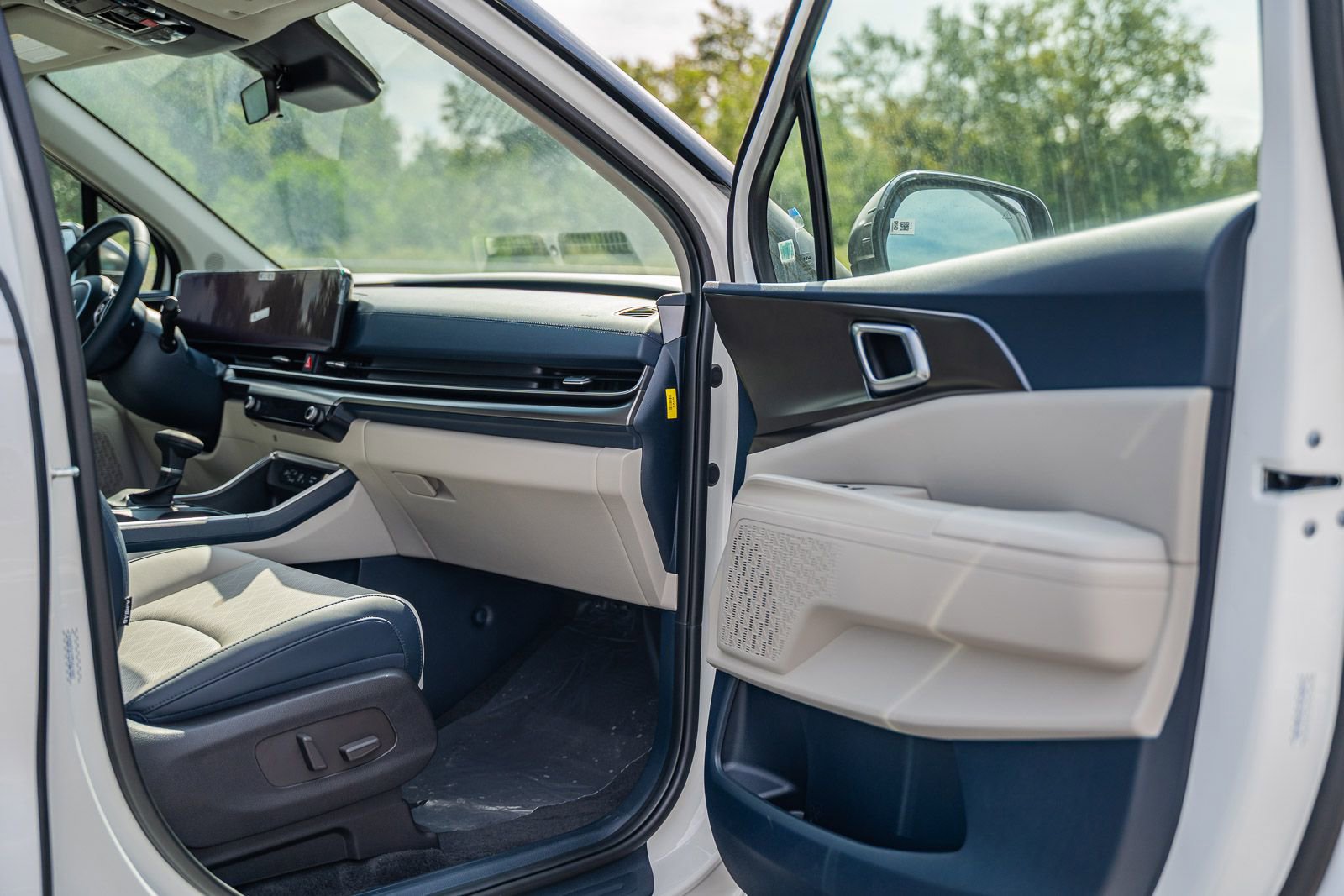 New 2026 Kia Carnival SX w/ SX Dark Edition Package image 7