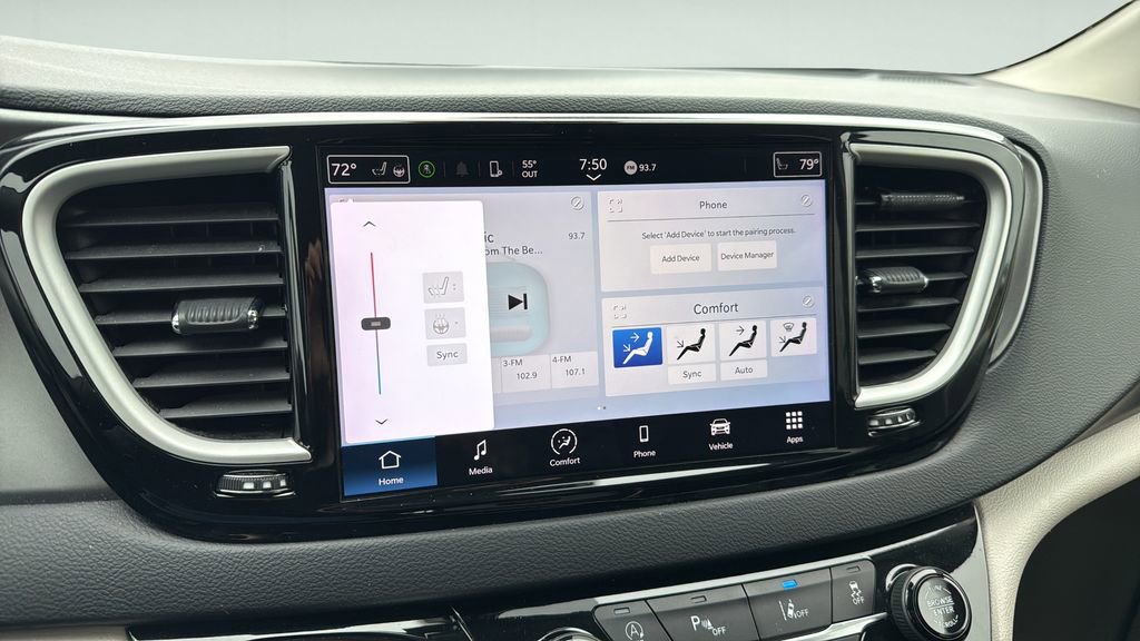Used 2023 Chrysler Pacifica Touring-L FWD image 30