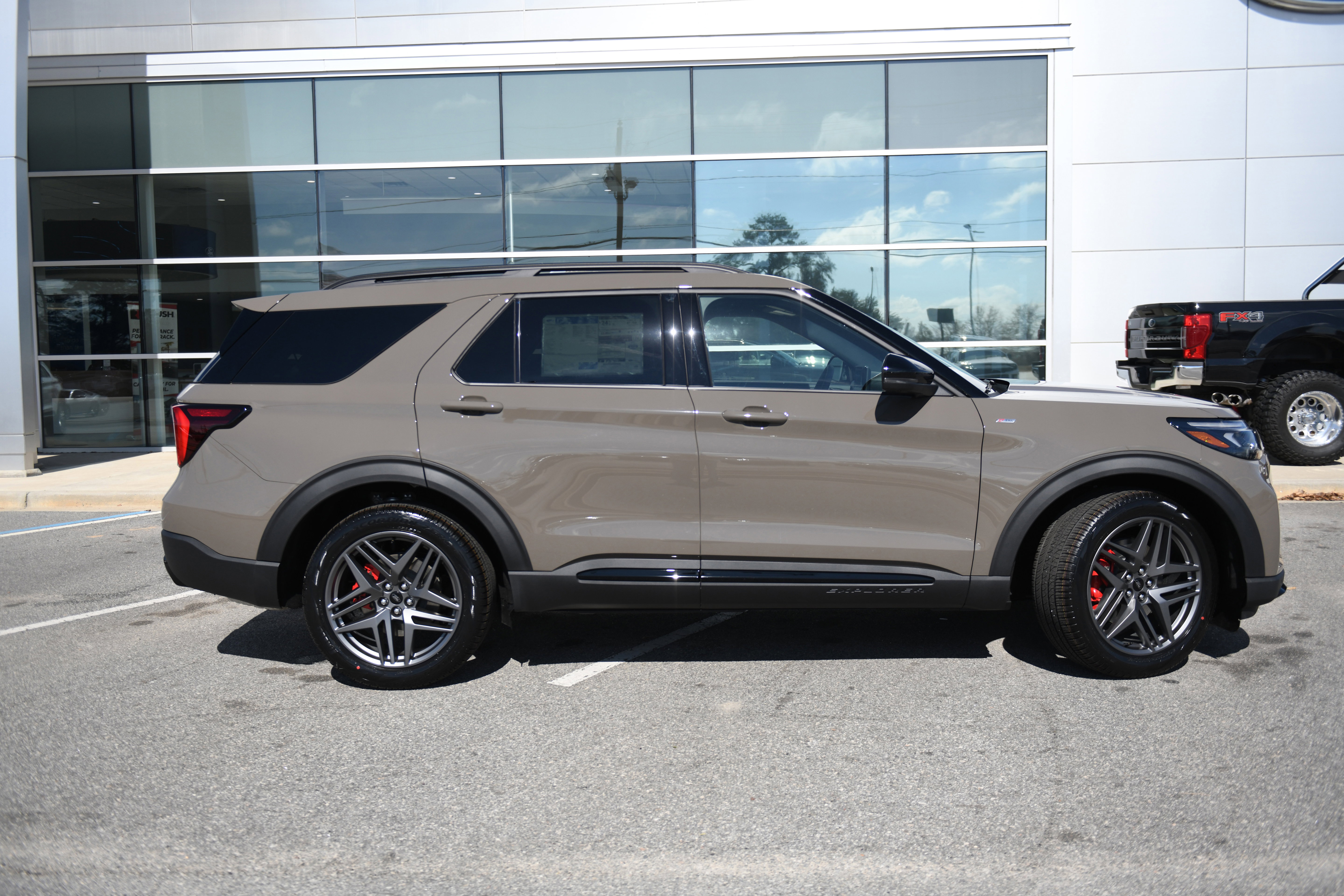 New 2026 Ford Explorer ST-Line w/ ST-Line Street Pack image 1
