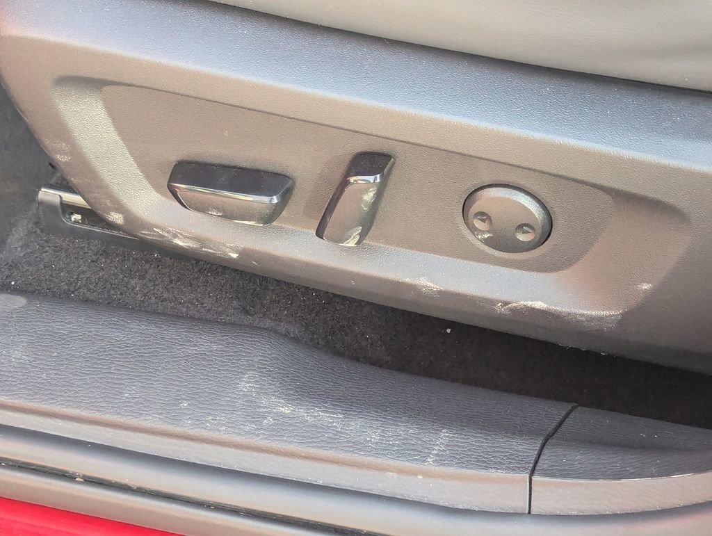 Used 2025 Mitsubishi Outlander SE image 29