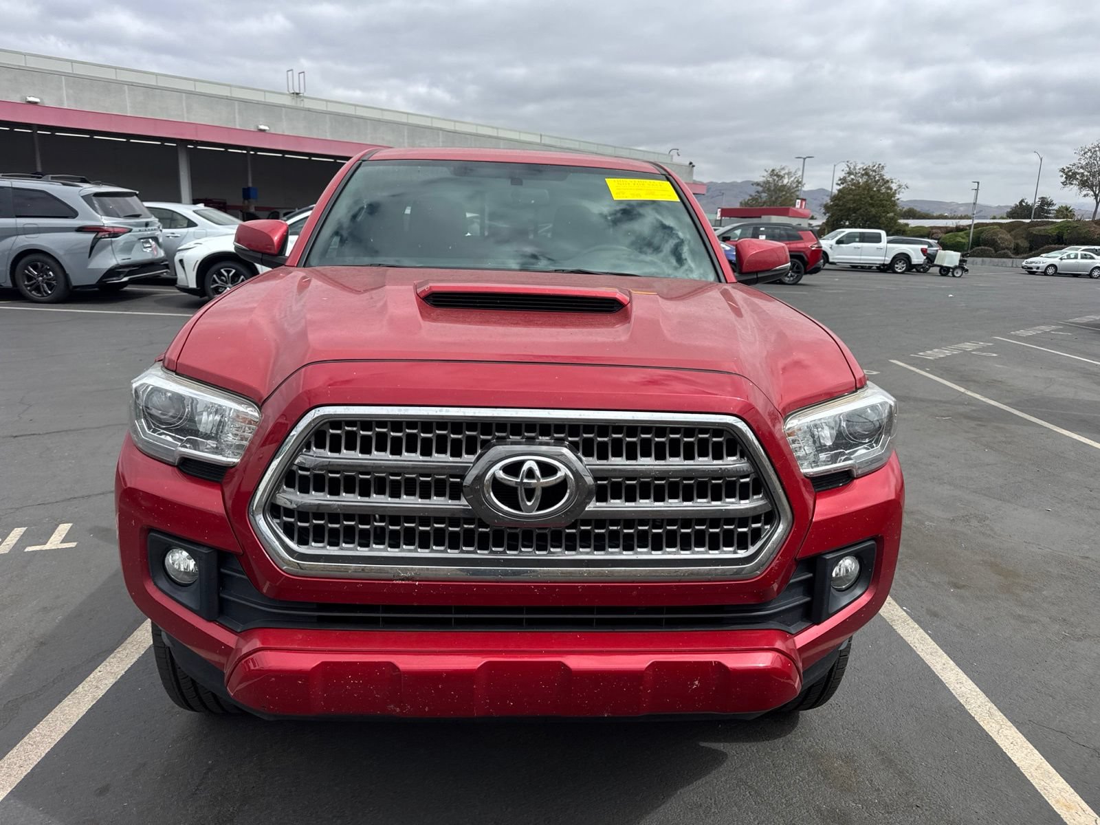 Used 2016 Toyota Tacoma TRD Sport RWD image 2