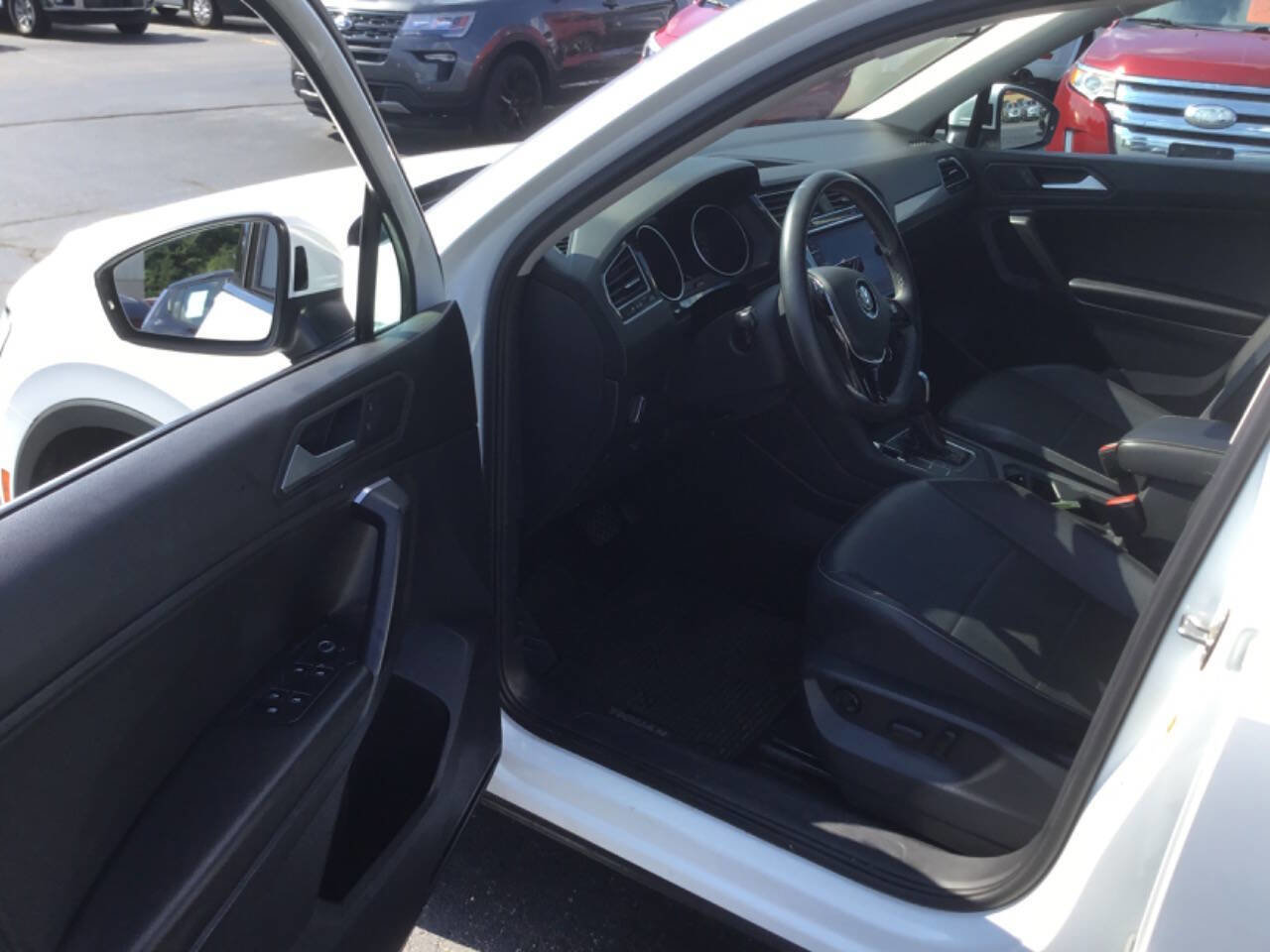 Used 2021 Volkswagen Tiguan SE image 3