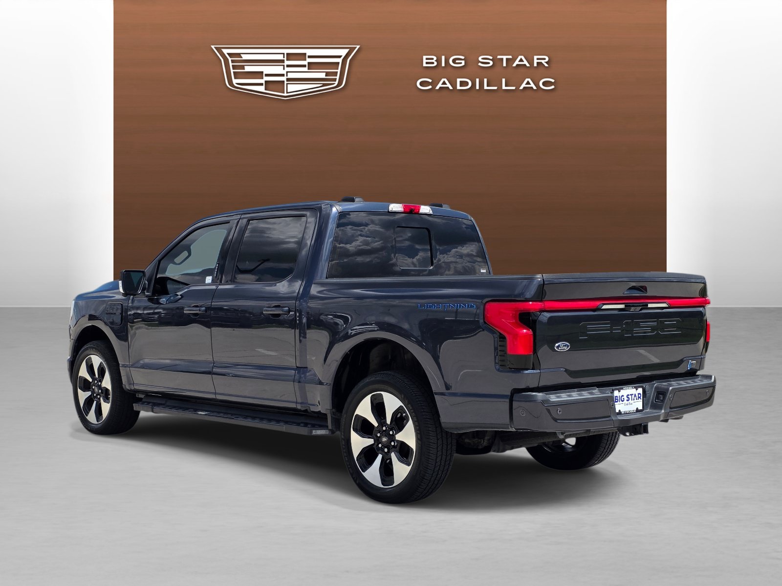 Used 2022 Ford F150 Lightning Platinum AWD/4WD image 3