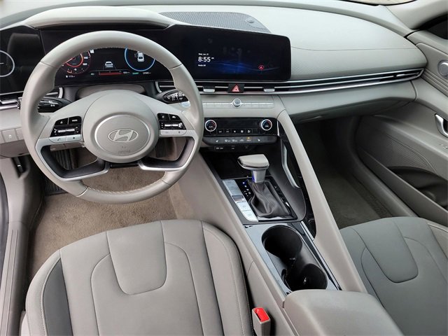 Used 2025 Hyundai Elantra SEL image 17