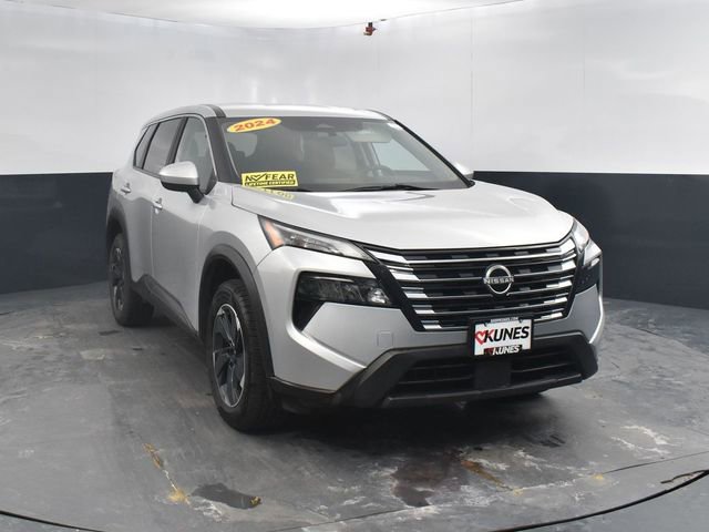Used 2024 Nissan Rogue SV image 2