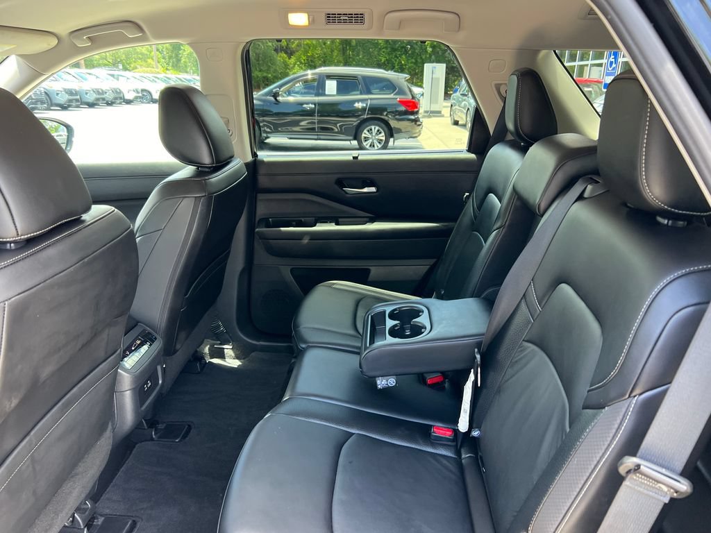 Used 2025 Nissan Pathfinder SL FWD image 15