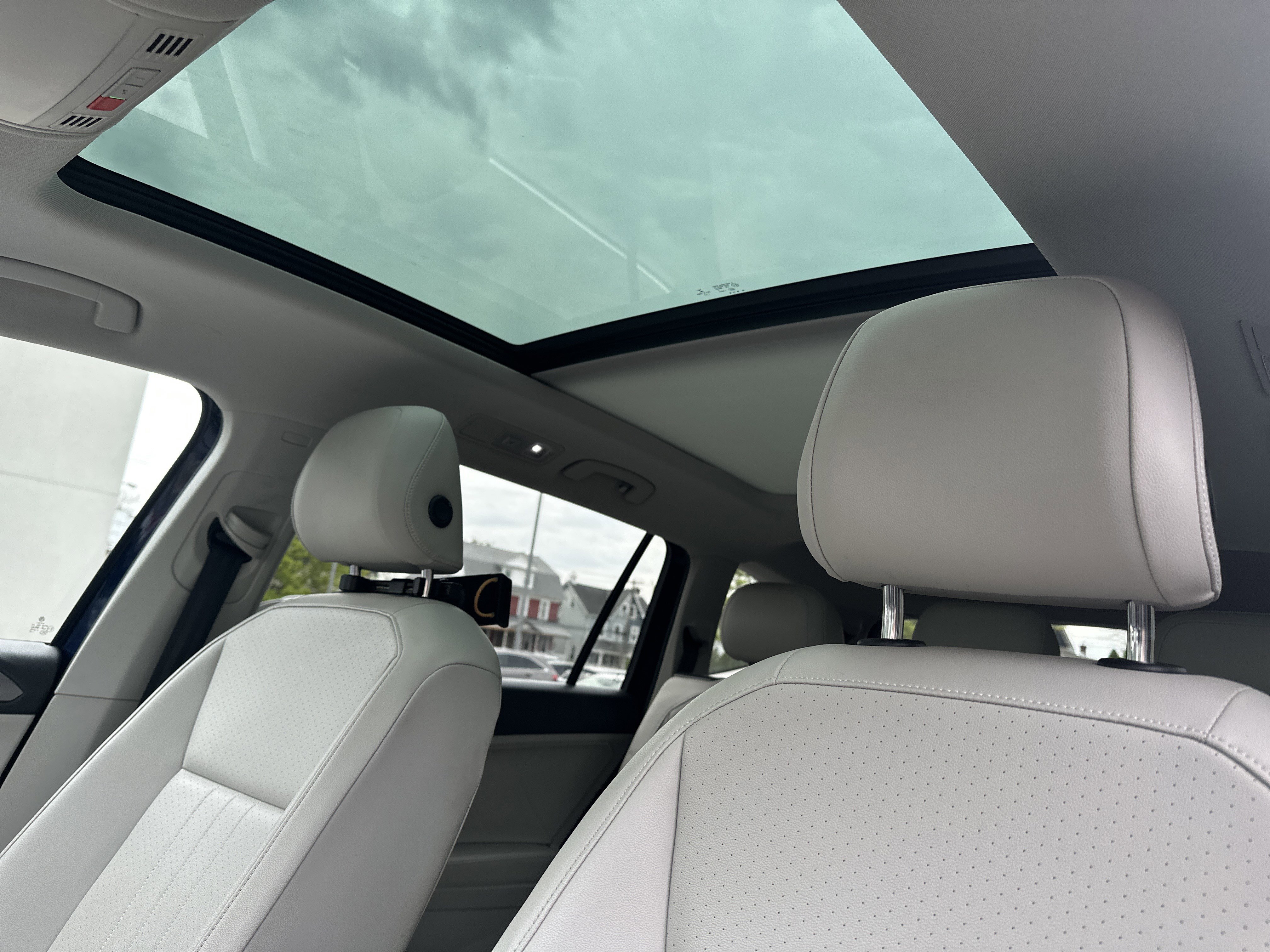 Used 2022 Volkswagen Tiguan SE FWD image 9