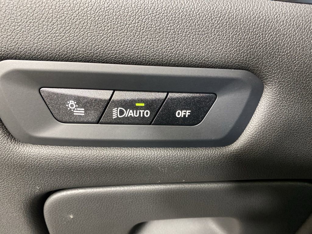 Used 2026 BMW X5 xDrive40i w/ Climate Comfort Package image 11