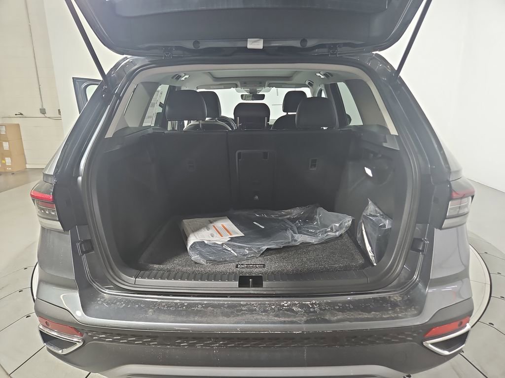 New 2026 Volkswagen Taos SE image 21