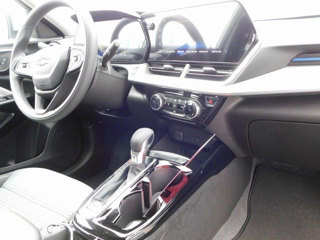 New 2026 Chevrolet Trax LT image 17