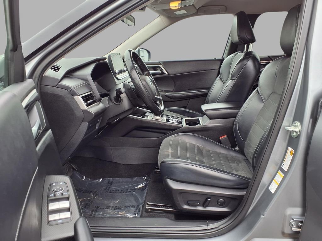 Used 2024 Mitsubishi Outlander SE image 22