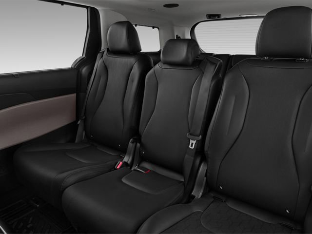 Used 2026 Kia Carnival EX FWD image 11