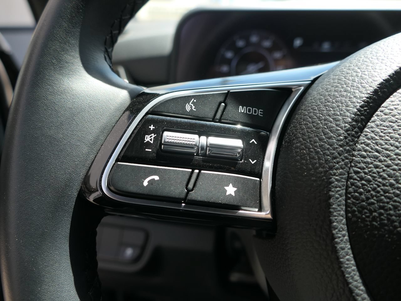 Certified 2025 Kia Seltos X-Line AWD/4WD image 14