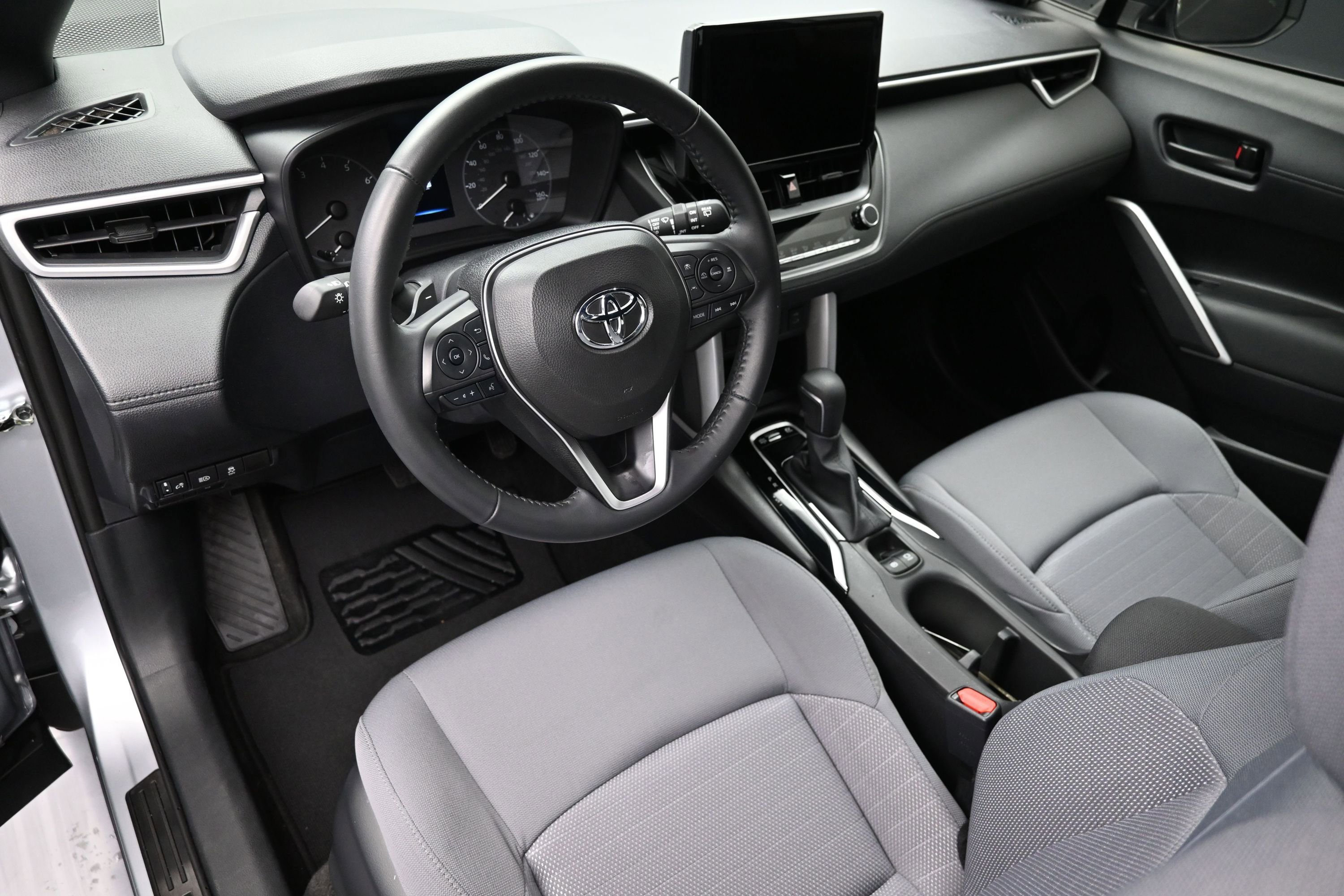 Used 2024 Toyota Corolla Cross AWD Hybrid image 22