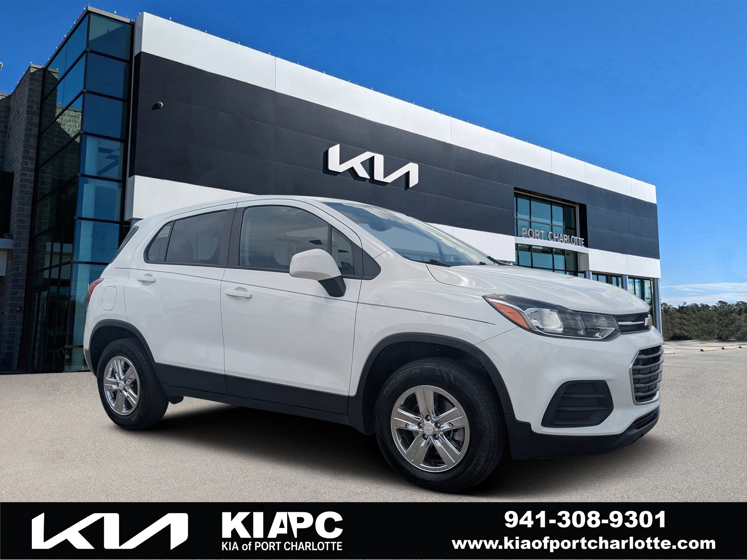 Used 2022 Chevrolet Trax LS w/ Tint and Cruise Package image 1