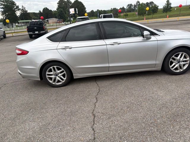 Used 2016 Ford Fusion SE FWD image 9