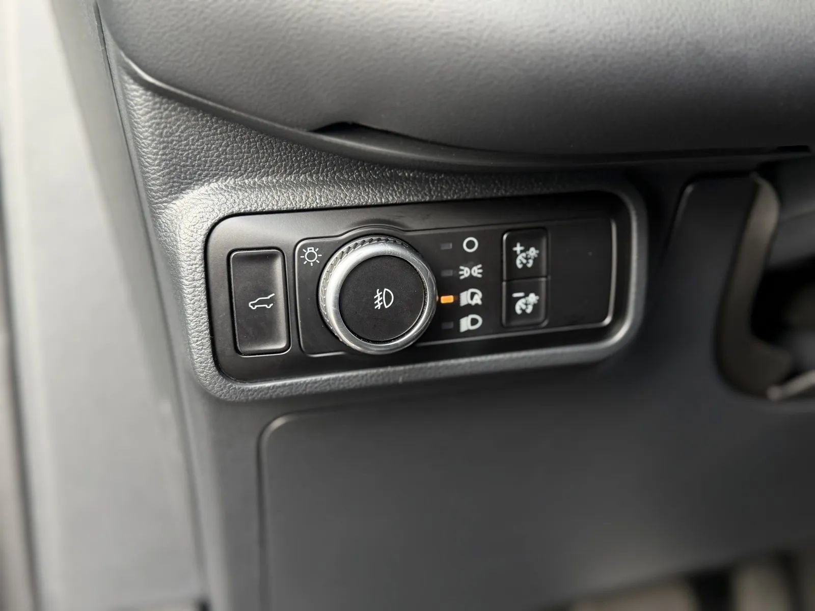 Used 2025 Ford Explorer ST image 29