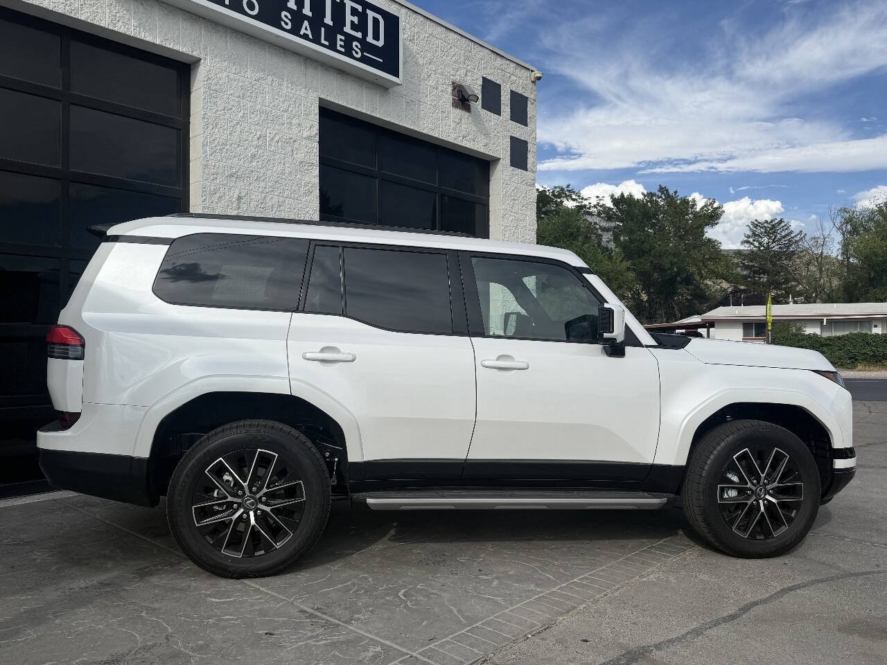 Used 2026 Lexus GX 550 w/ Cold Area Package AWD/4WD image 5